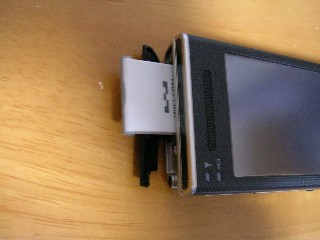 W-SIMをさしこむ